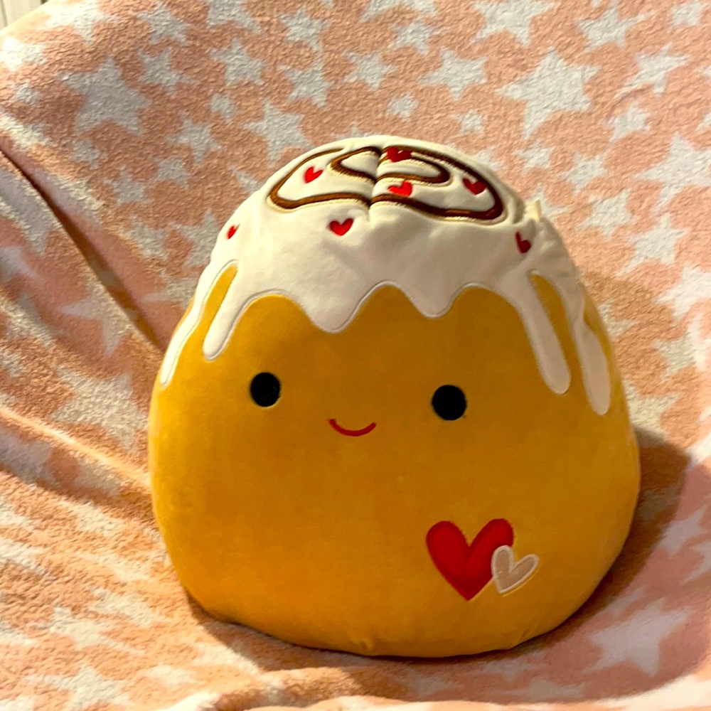 This is 12 inch Squish mallow named Channel but has no tags.